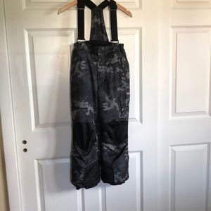 Boys snow pants